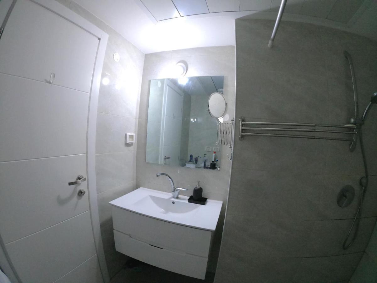 Beach Suite Israel- Best View, Gym, Massage Chair, Low Fee For Off-Site Indoor Pool Spa ביץ סוייט ישראל- נוף ים מאלף, כיסא מסאז, חדר כושר, אפשרות לבריכה מקורה, וספא בתשלום ממש מוזל Ashkelon Exterior photo